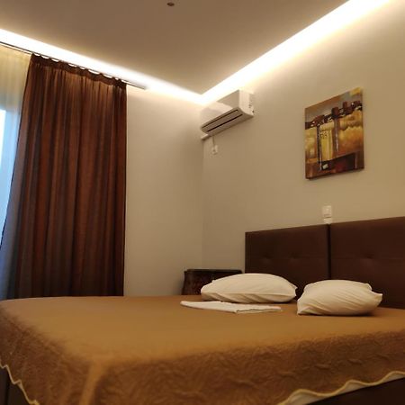 Hotel Anesi Атина Екстериор снимка