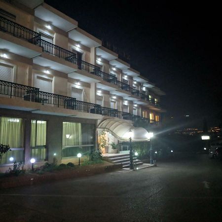 Hotel Anesi Атина Екстериор снимка