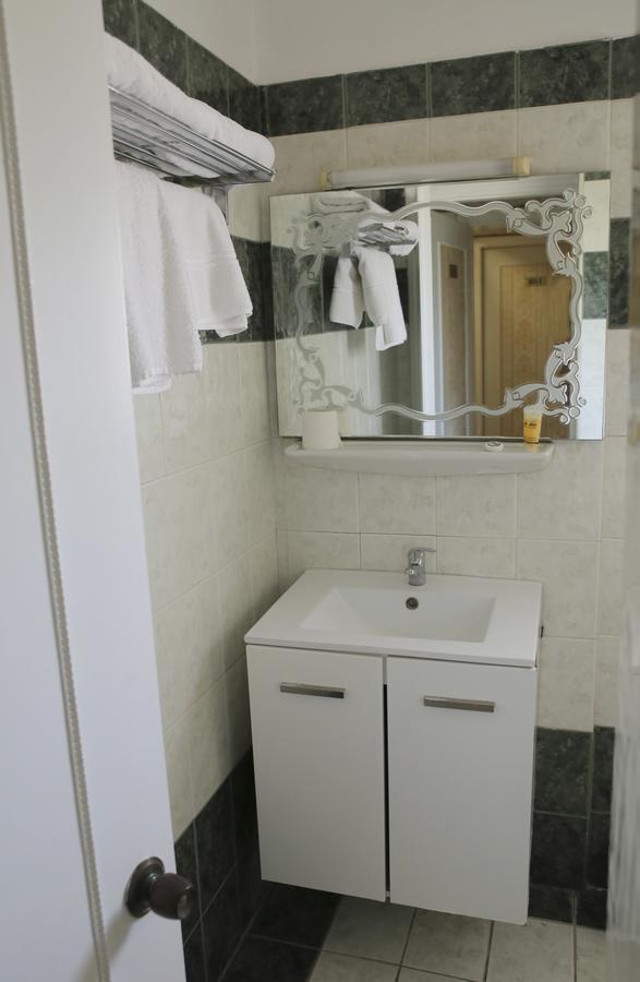 Hotel Anesi Атина Екстериор снимка