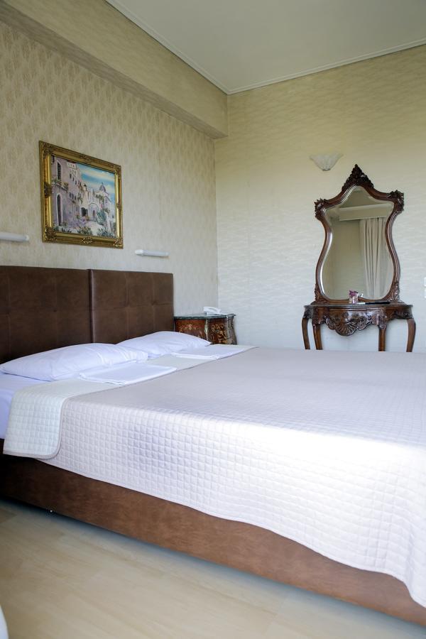 Hotel Anesi Атина Екстериор снимка