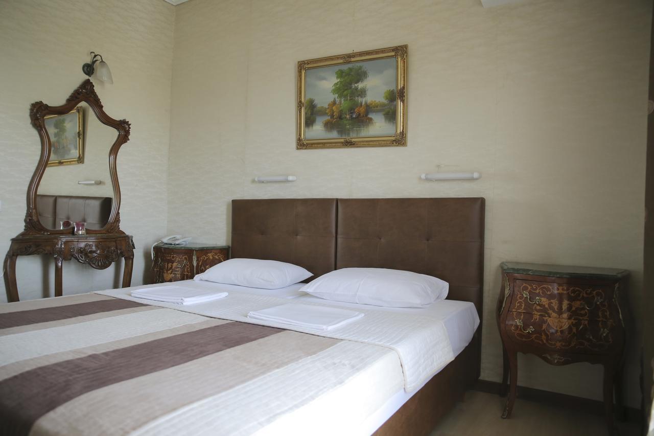 Hotel Anesi Атина Екстериор снимка
