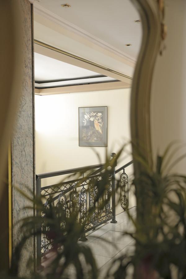 Hotel Anesi Атина Екстериор снимка