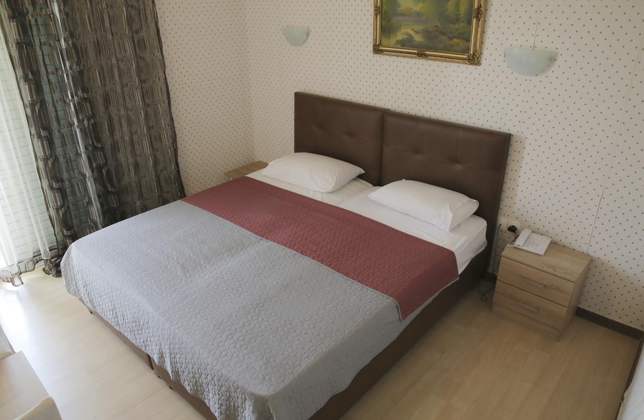 Hotel Anesi Атина Екстериор снимка