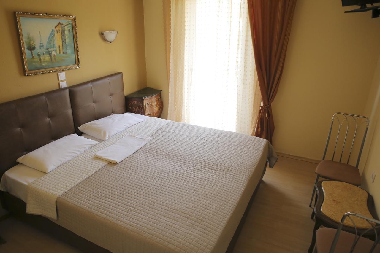 Hotel Anesi Атина Екстериор снимка