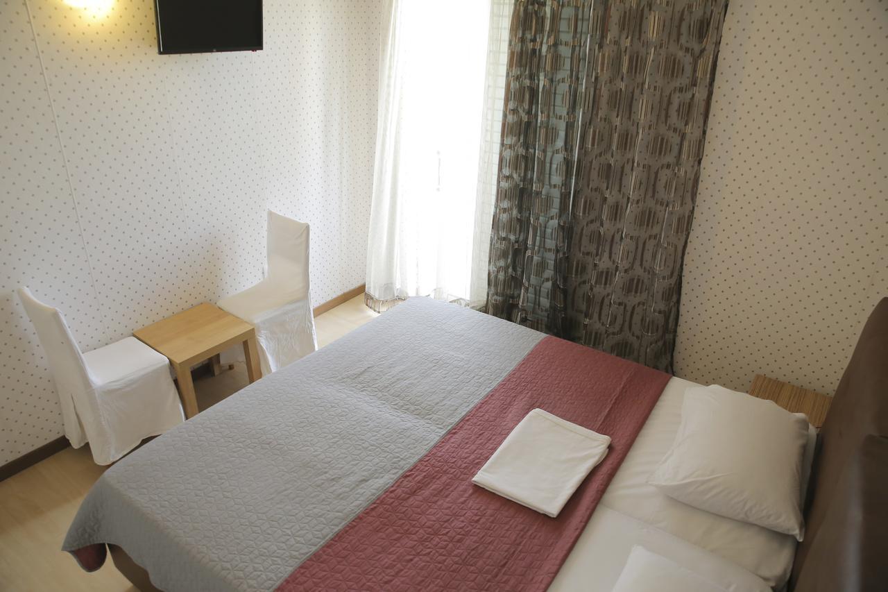 Hotel Anesi Атина Екстериор снимка